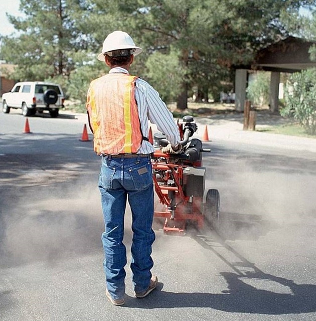 Crack Seal - герметизация и заполнение трещин на асфальте холодным и горячим способами